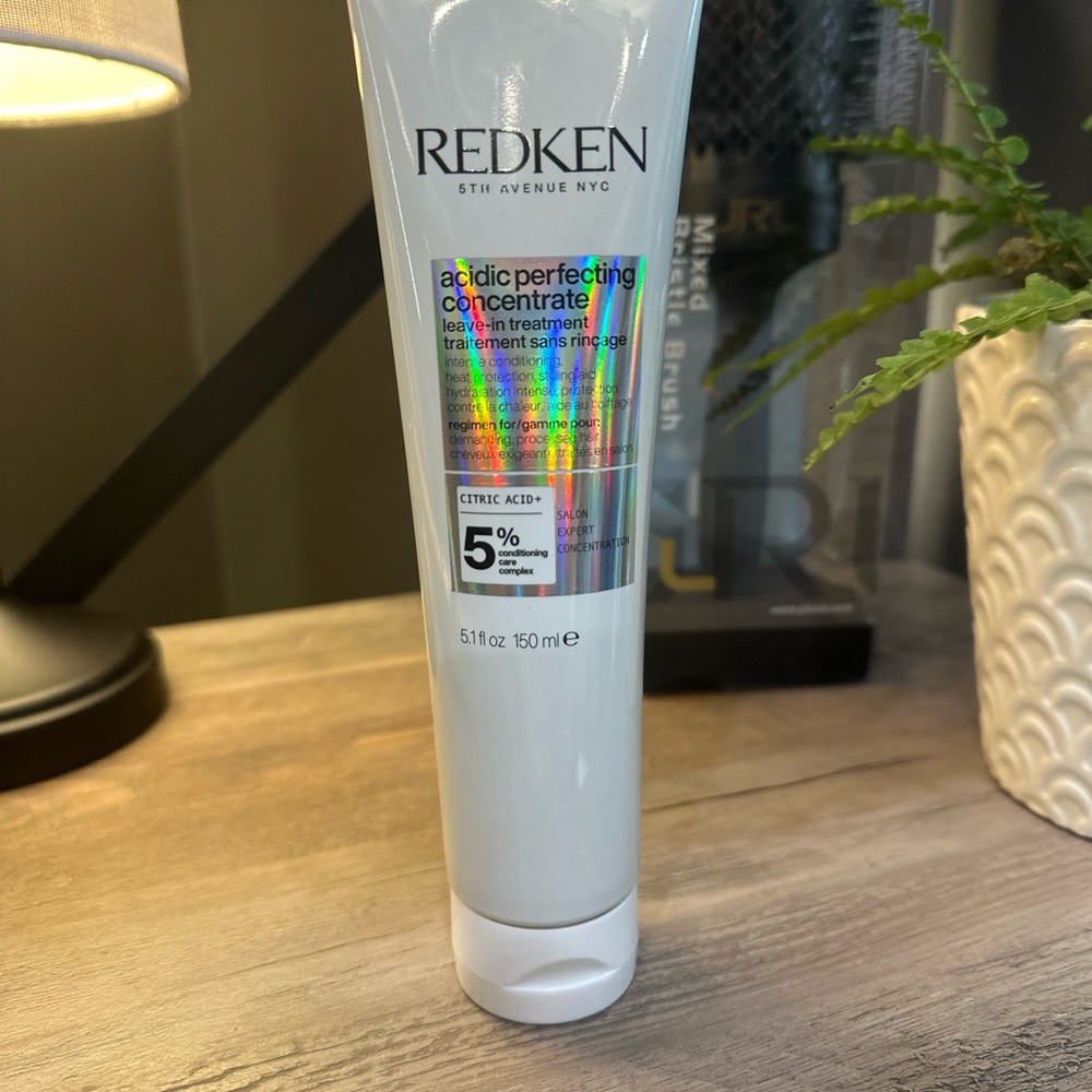 Redken Acidic Perfecting Concentrate with Holographic Label